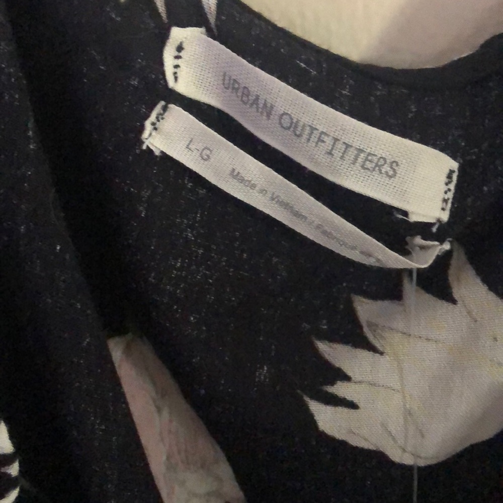 Urban Outfitters Floral Top - Picture 8 of 11